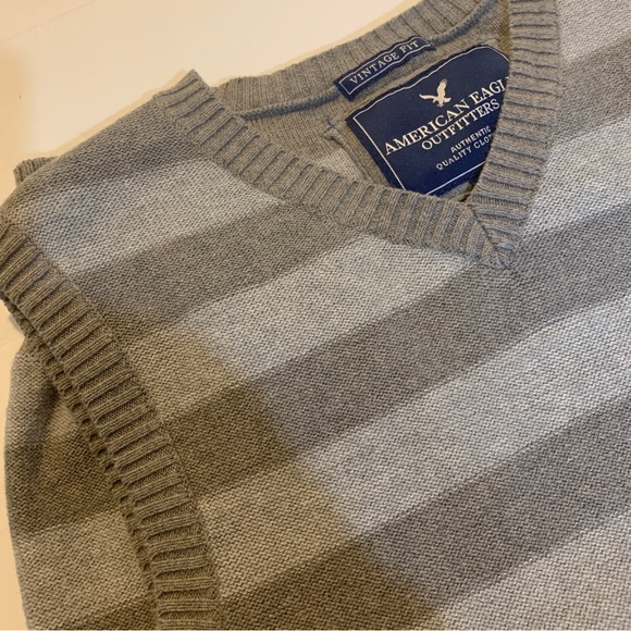 Grey Striped Sweater Vest  By American Eagle Outfitters Men’s Size M - Picture 14 of 15
